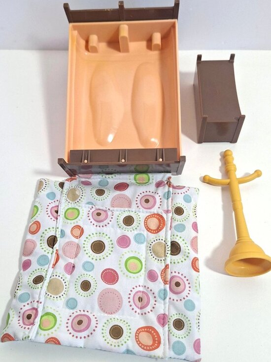 Loving Family Deluxe Parents Bedroom 2007 Bed Pink Robe Furniture Pillows - Picture 14 of 14